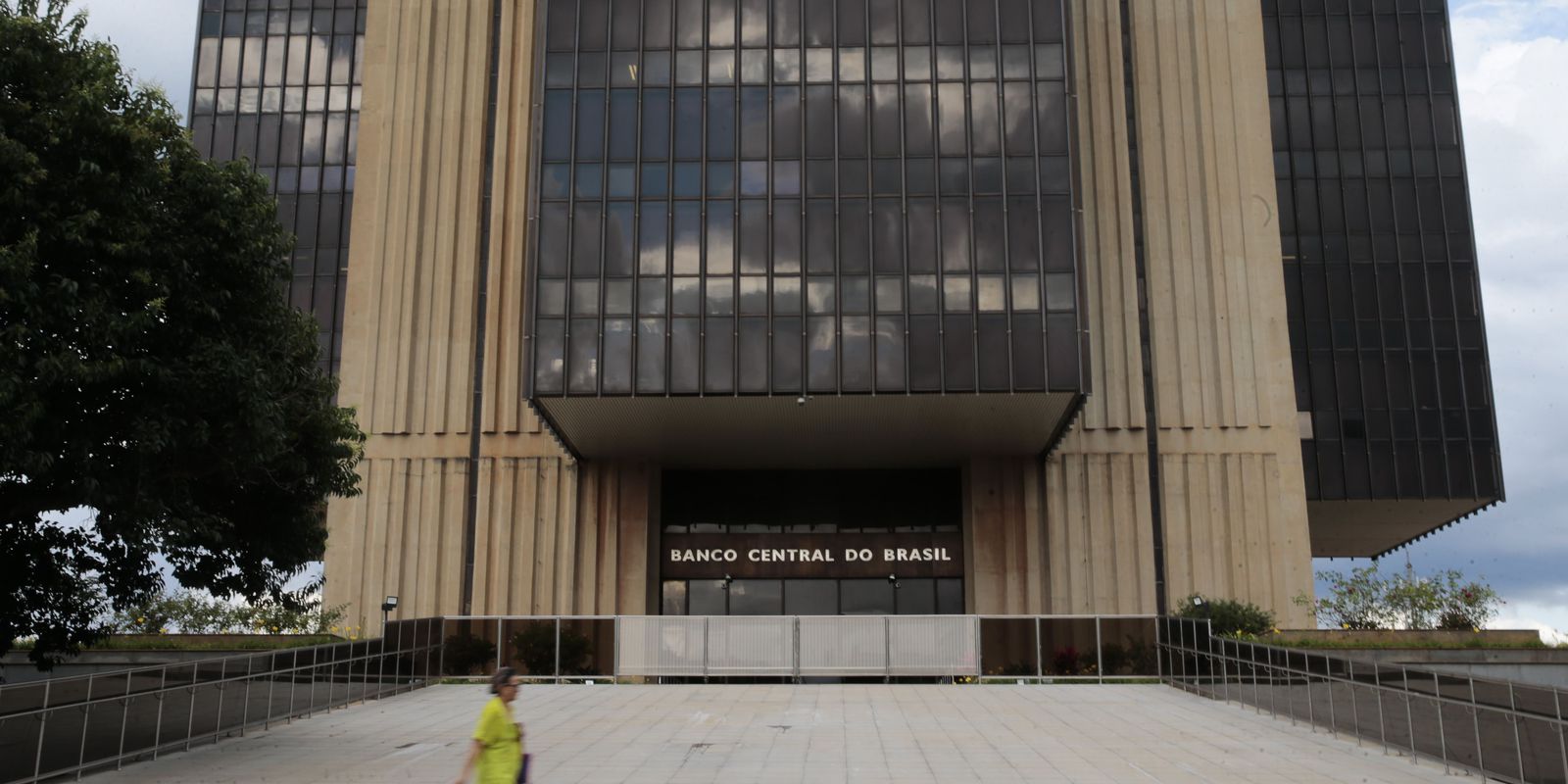 Selic a 15%? Mercado aposta em alta na decisão de quarta-feira (18)
