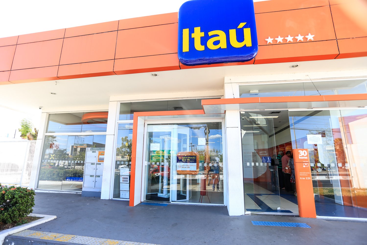 Itaú (ITUB4) mantém contrato bilionário e seguirá administrando folha de Minas Gerais