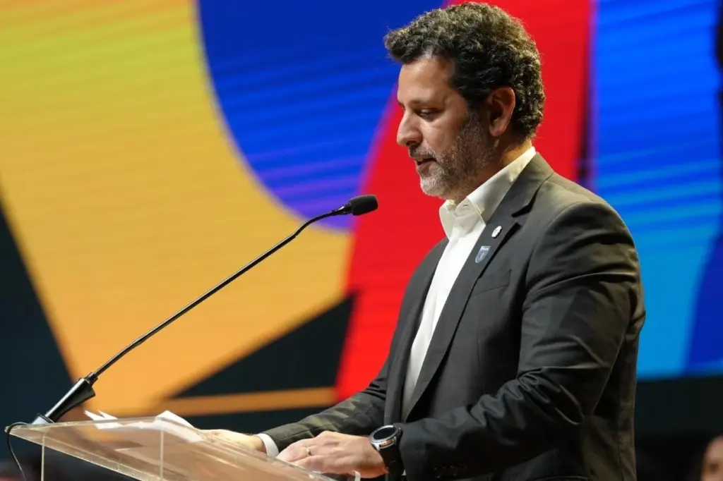 Secretário do MEC é favorecido no Governo Lula e pode ser investigado pelo TCU Secretário do MEC é favorecido no Governo Lula e pode ser investigado pelo TCU