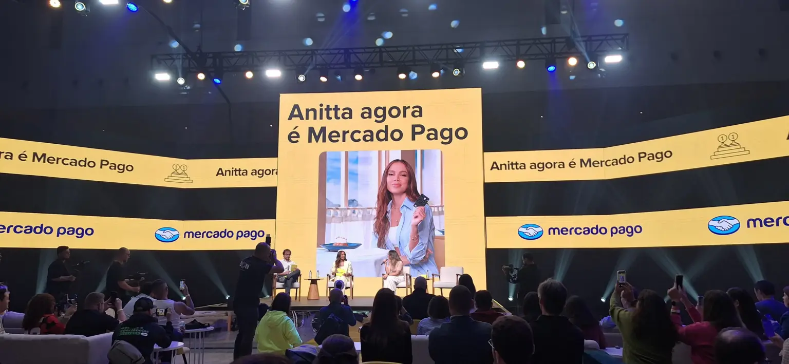 Anitta faz parceria com Mercado Pago e provoca Nubank: “Vai ficar roxo de vontade?” Anitta faz parceria com Mercado Pago e provoca Nubank: “Vai ficar roxo de vontade?”