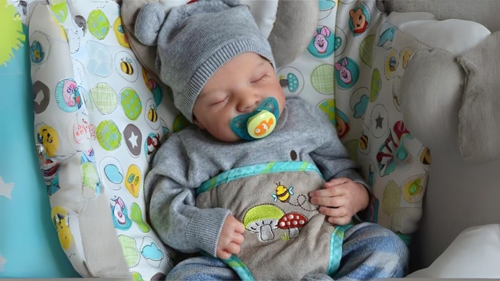 Licença-maternidade para reborn? Funcionária processa empresa e surpreende a Justiça