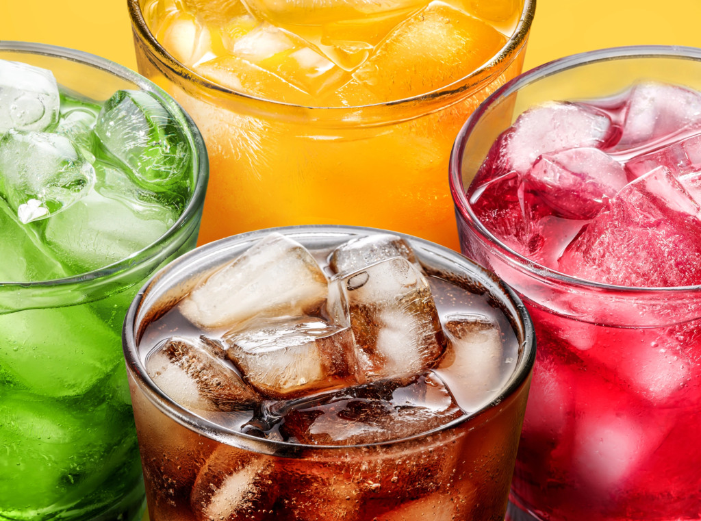 Cuidado! Estas 3 bebidas que você ama estão envelhecendo sua pele 