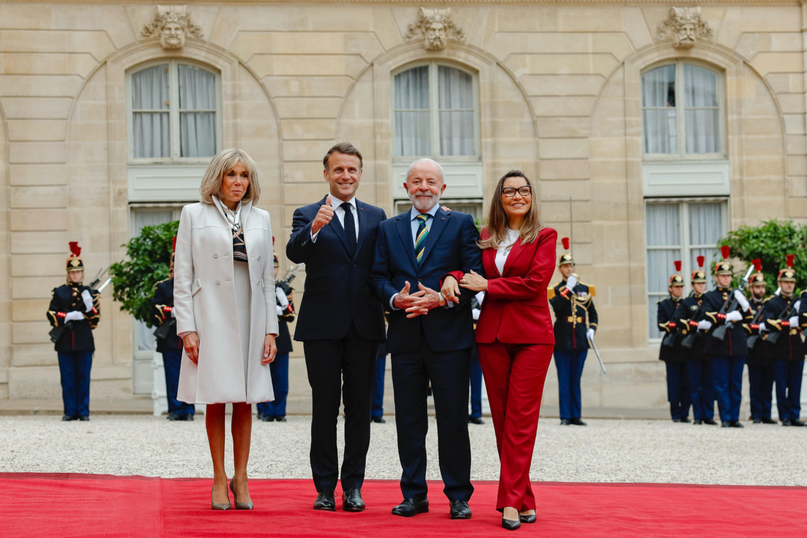 Presidente da República, Luiz Inácio Lula da Silva, durante Cerimônia oficial de boas-vindas. Explanada dos Inválidos, Paris - França.  Foto: Ricardo Stuckert / PR