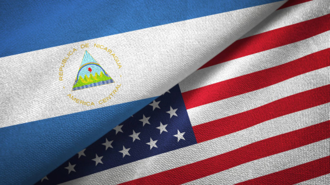 Bandeiras Nicarágua e EUA