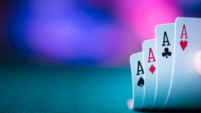 Zone Poker: como o formato fast-fold mudou a matemática do cash game online